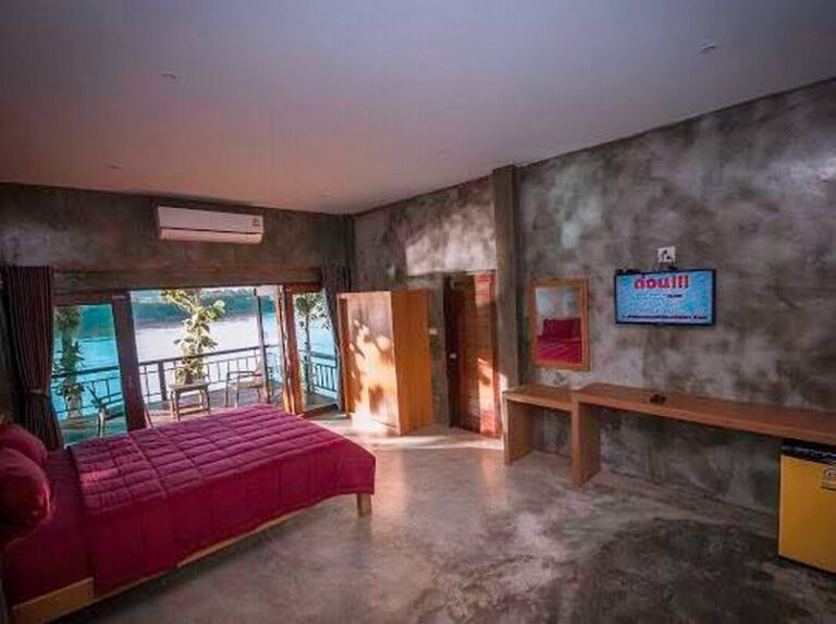 chiang klong riverside 05 768x573