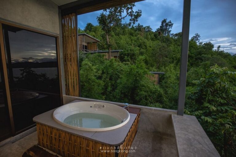 thawsi lake 02 768x512