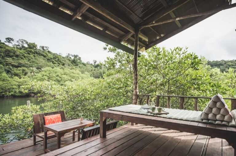 bann makok09 768x507