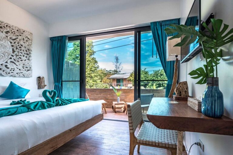 by the sea05 768x511