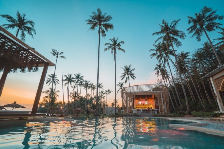 hideout resort08 768x513